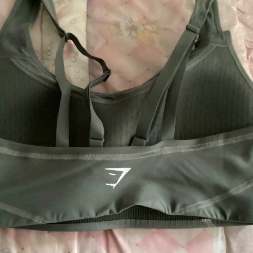 2 Gymshark- STITCH FEATURE SPORTS BRA Medium Support - Picture 7 of 8